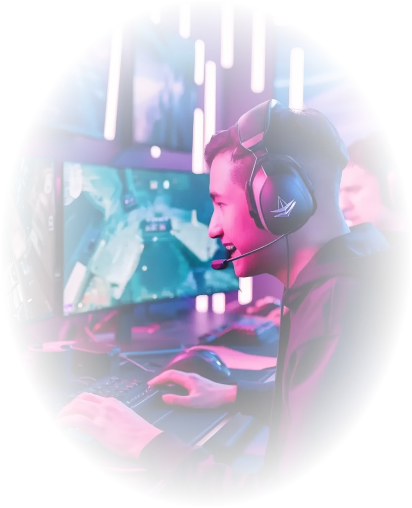 Twee gamers met headsets spelen op computers in een levendige ruimte met neonverlichting. De sfeer is geconcentreerd en competitief, en er heerst een opgewekte stemming.
